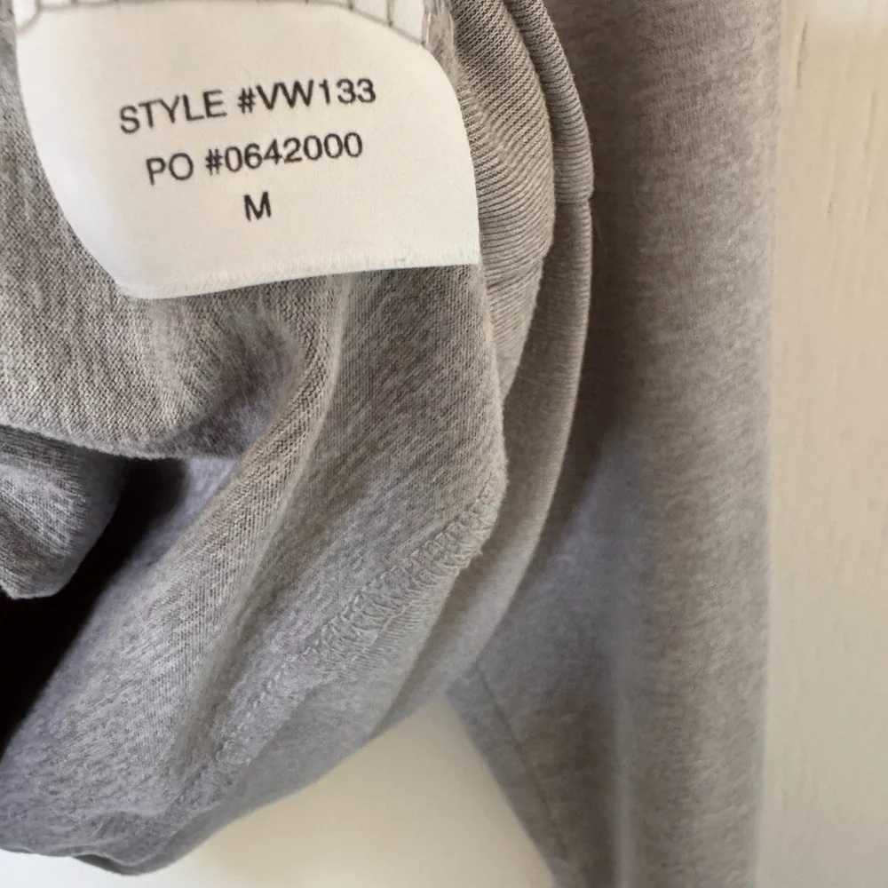 Vuori Daydream Crew Light Gray Women’s Long Sleeve Pullover Top - Picture 6 of 8
